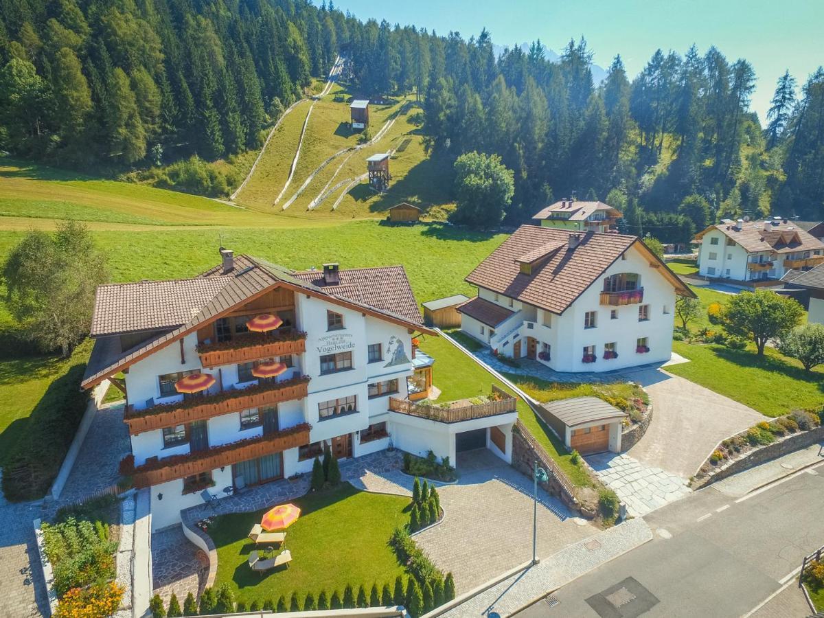 Haus Zur Vogelweide App 1 Daire Dobbiaco Dış mekan fotoğraf
