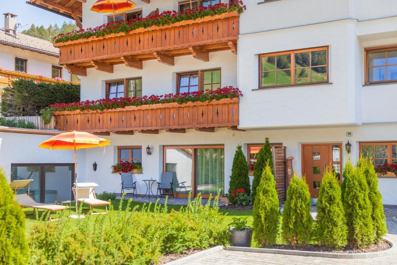 Haus Zur Vogelweide App 1 Daire Dobbiaco Dış mekan fotoğraf