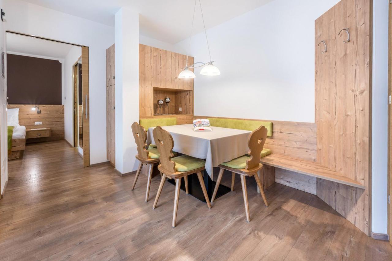 Haus Zur Vogelweide App 1 Daire Dobbiaco Dış mekan fotoğraf