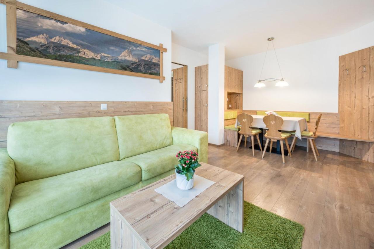Haus Zur Vogelweide App 1 Daire Dobbiaco Dış mekan fotoğraf
