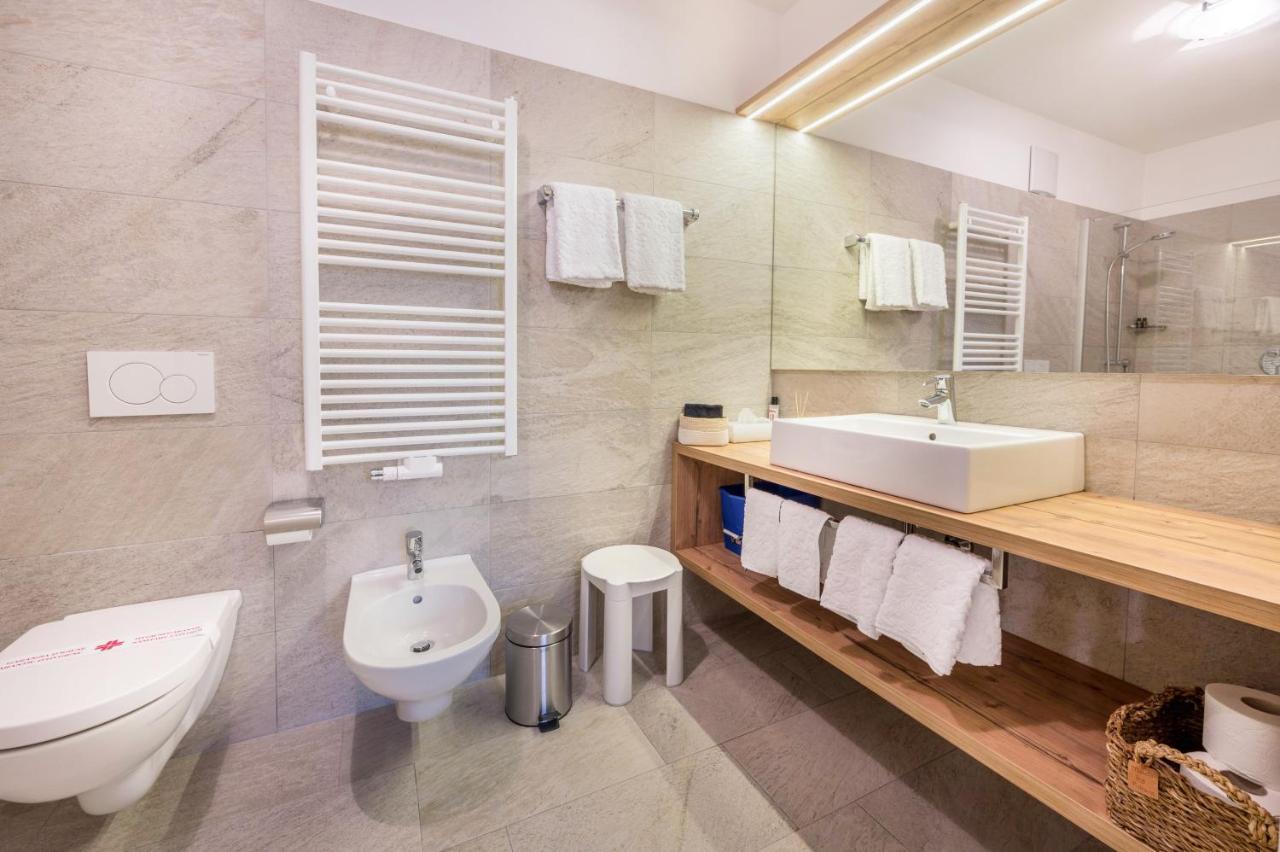 Haus Zur Vogelweide App 1 Daire Dobbiaco Dış mekan fotoğraf