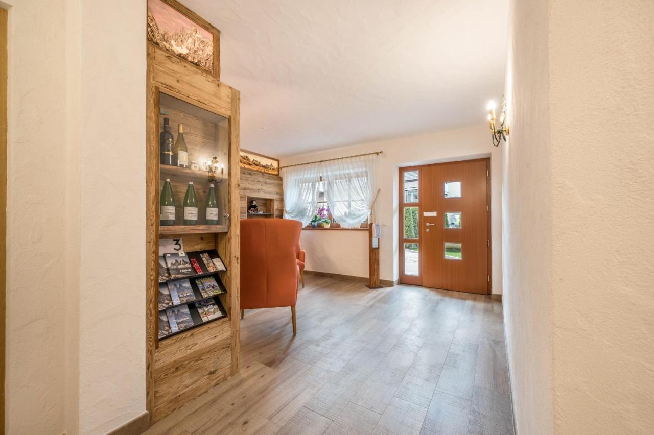 Haus Zur Vogelweide App 1 Daire Dobbiaco Dış mekan fotoğraf