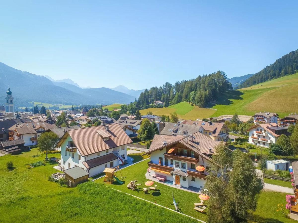 Haus Zur Vogelweide App 1 Daire Dobbiaco Dış mekan fotoğraf